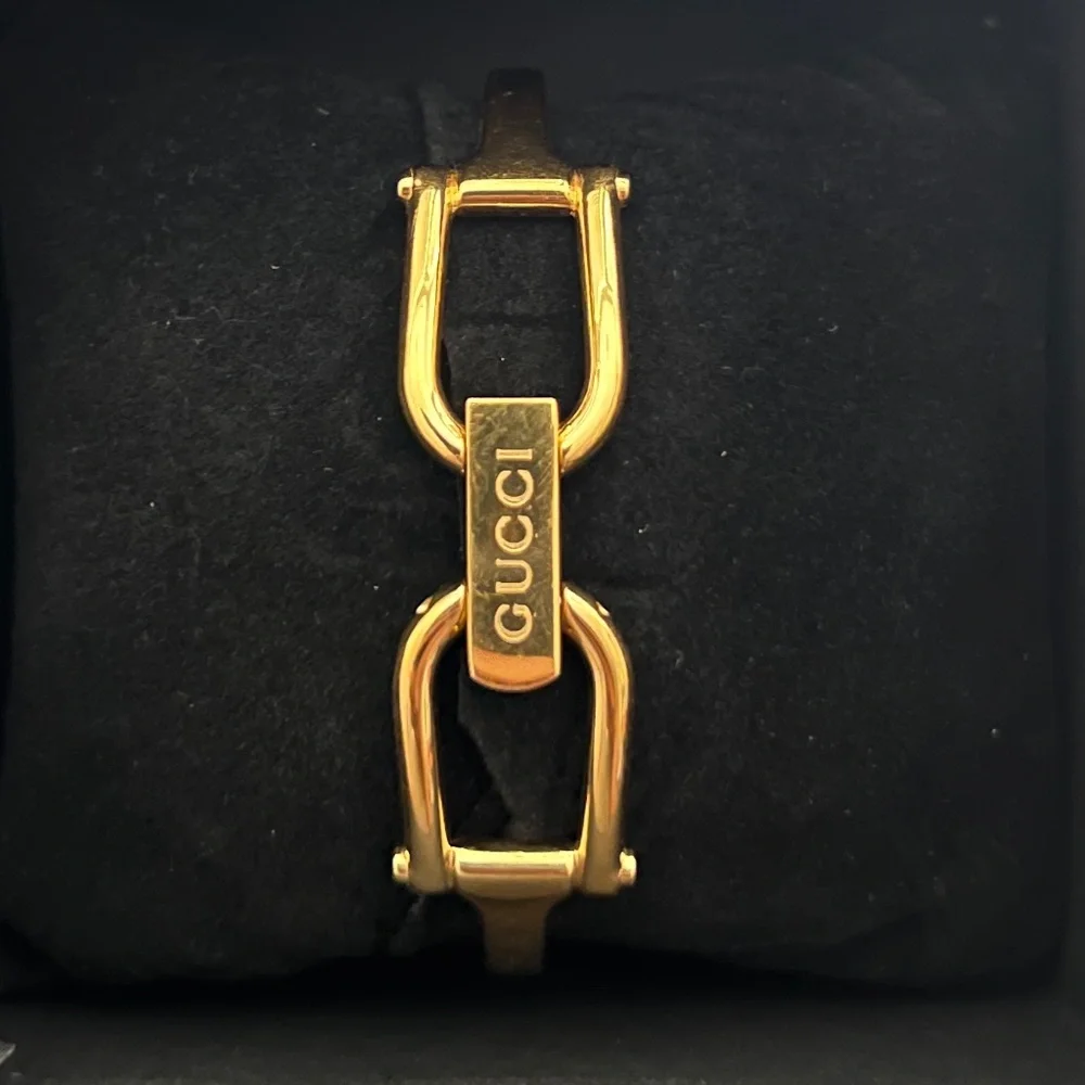 Gucci 1990s Black Dial Gold Plated Rectangular Bangle Watch - Picture 3 of 3